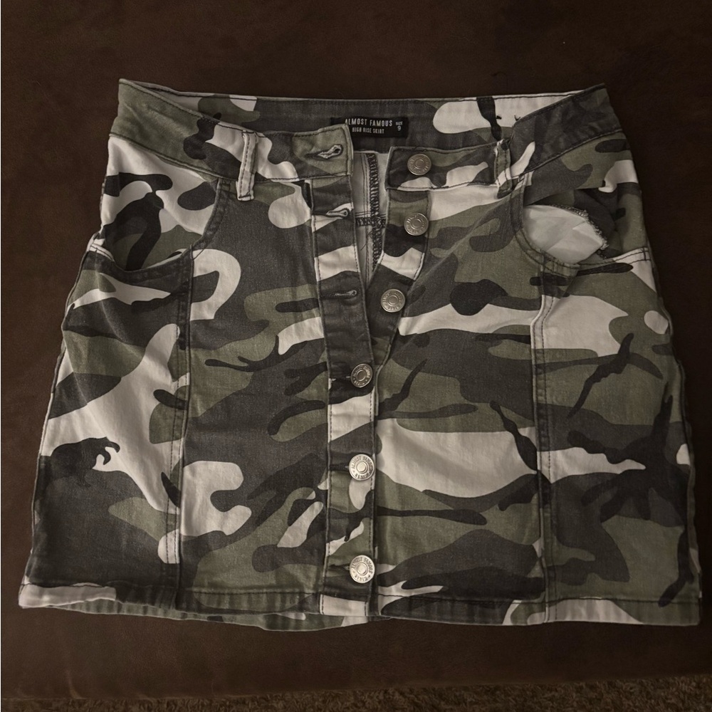 Almost Famous green/gray/white  Camo Mini Skirt Juniors size 9